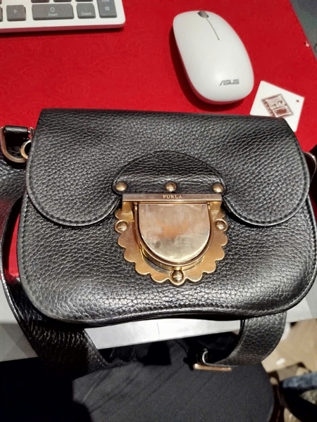 Túi Furla đen size 18 KG+