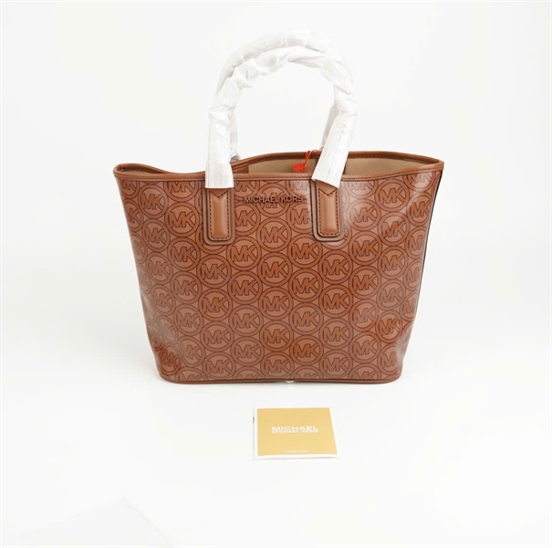 Túi MK nâu size 23 KG+