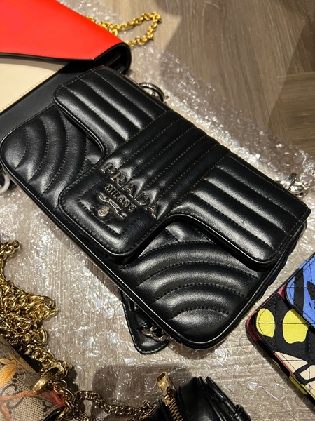 Túi Prada màu đen logo bạc size 22 (BQ) KG+