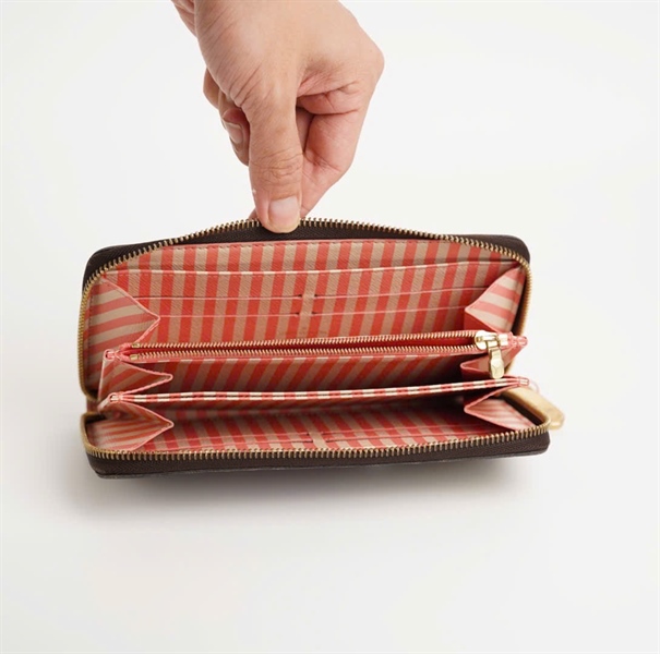 Ví LV ô vuông in hình khóa zip lòng sọc hồng +