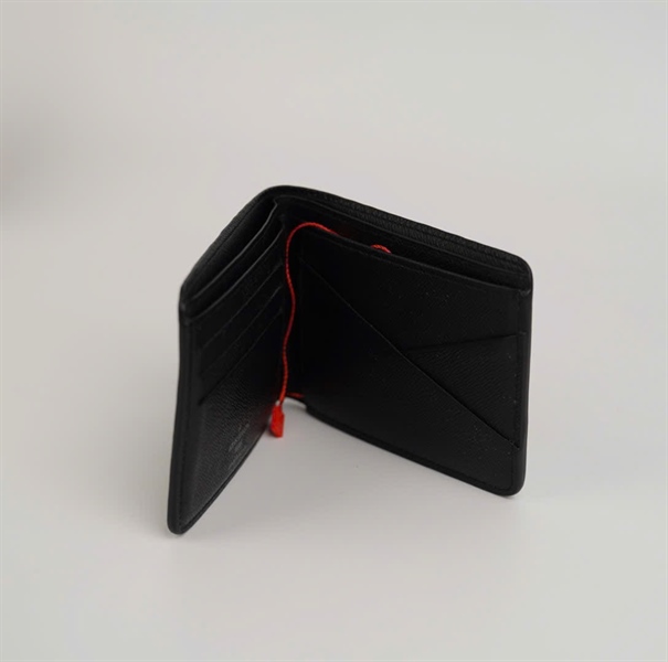 Ví LV gặp 2 hoa đen +