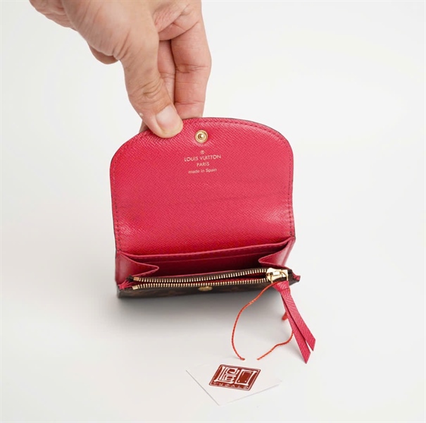 Ví LV hoa nâu lòng đỏ nút đỏ +