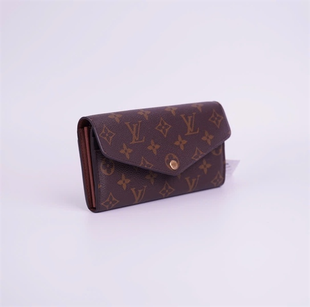 Ví LV hoa nâu lòng nâu nút vàng +