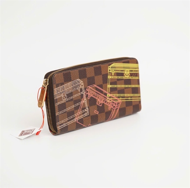 Ví LV ô vuông in hình khóa zip lòng sọc hồng +