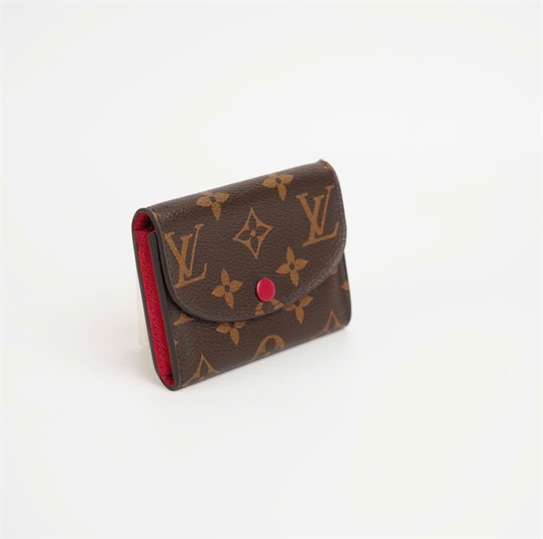 Ví LV hoa nâu lòng đỏ nút đỏ +