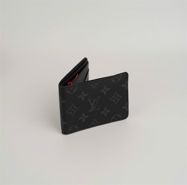 Ví LV gặp 2 hoa đen +