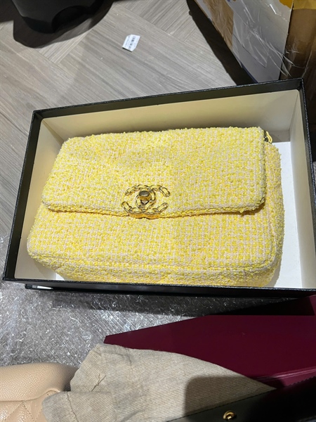 Túi Chanel Classic lông vàng size 28 (BQ) KG+