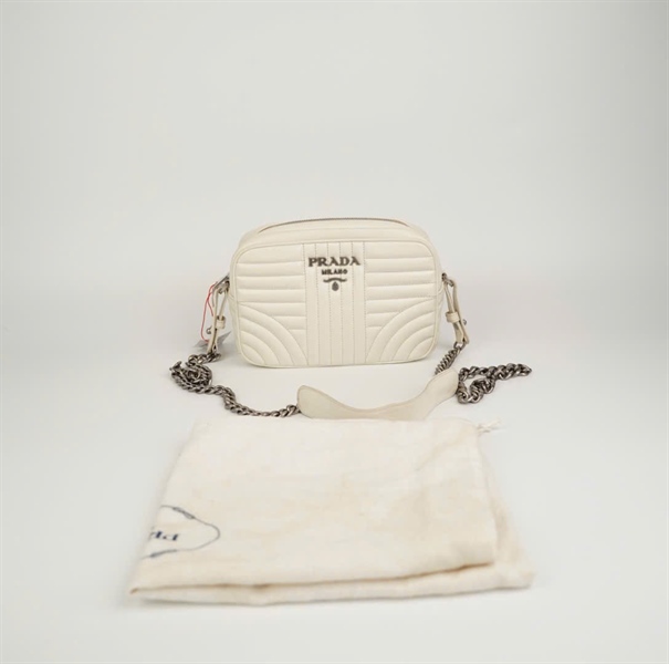 Túi Prada trắng size 21 (BMC) +