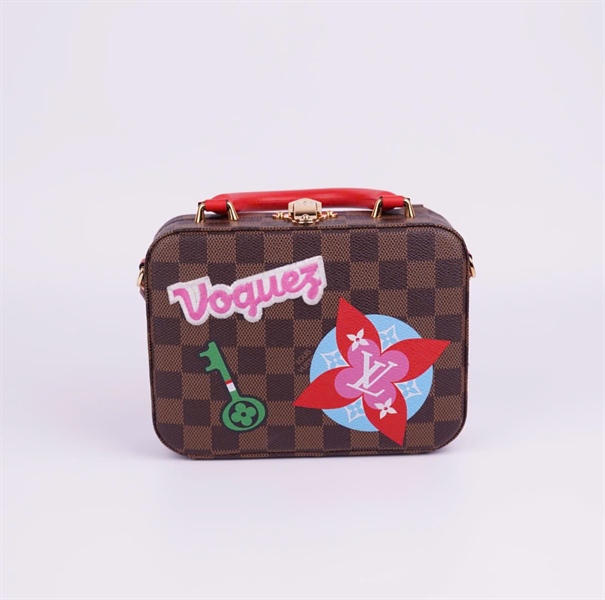 Túi LV Stories Box ô vuông in chữ size 18 (BMC) +