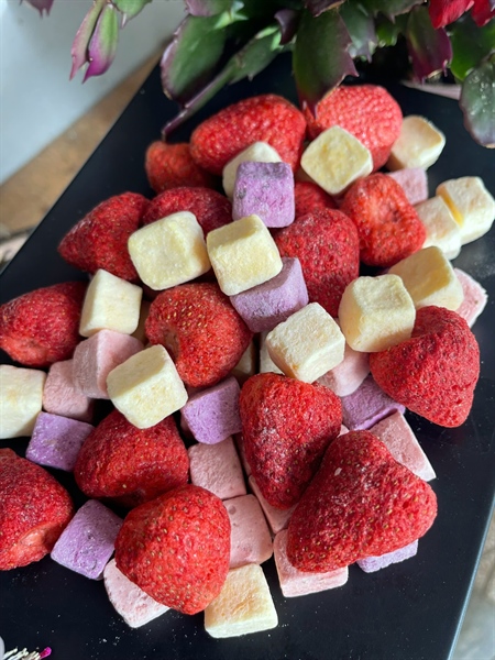 Dâu, sữa chua mix