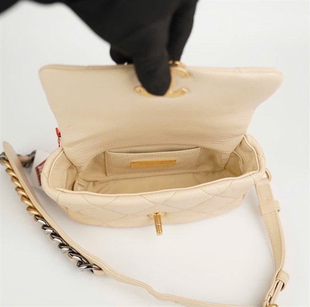Túi Chanel màu kem (30080211) size 18 +