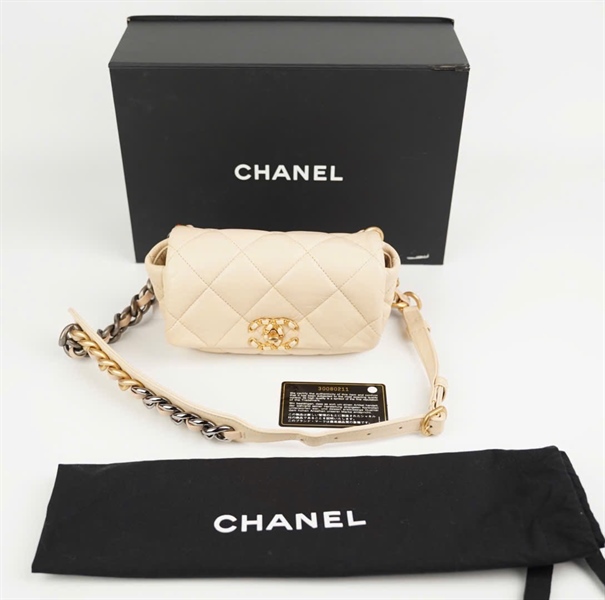 Túi Chanel màu kem (30080211) size 18 +