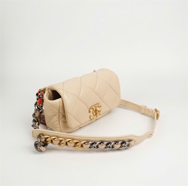 Túi Chanel màu kem (30080211) size 18 +