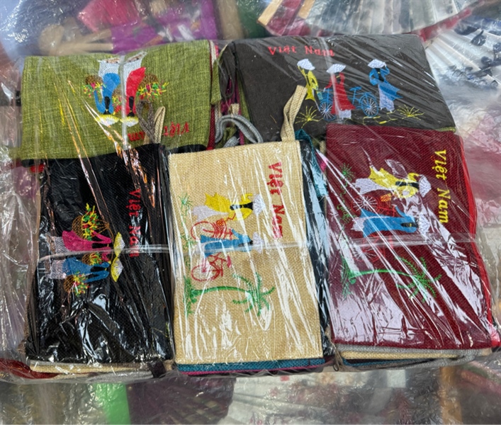 Ví 1 khóa cô gái thô chữ nhật to - Embroidery purse - Usd 1