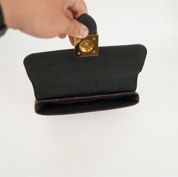 Túi LV locky nắp đen phối hoa nâu size 20 (BQ) KG+