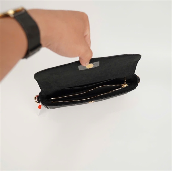 Túi LV hoa đen kẹp nách size 23 (BQ) KG+