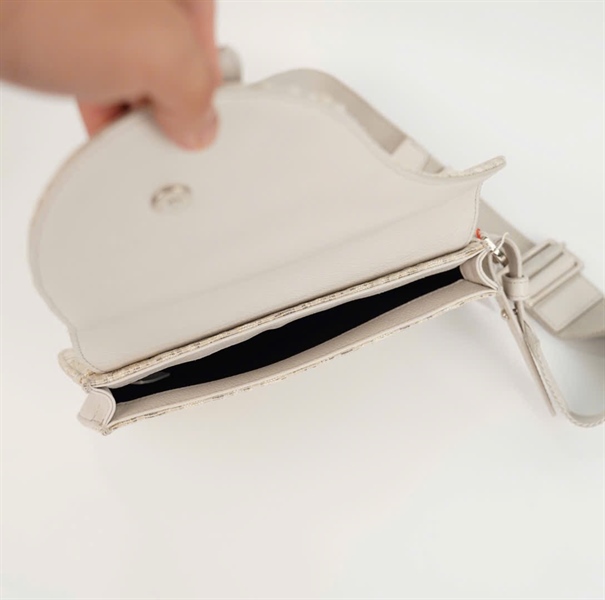 Túi Dior Saddle màu trắng (16-BO-0242) sz23 (BQ) KG+