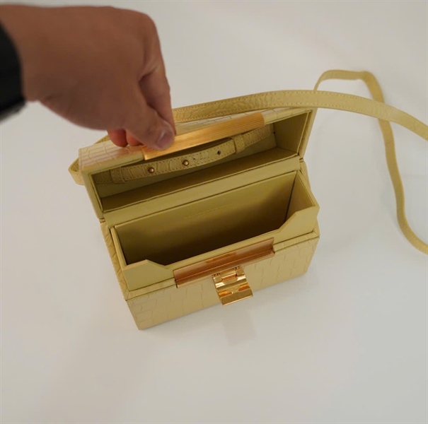 Túi Bottega box vàng nhạt size 18 KG+