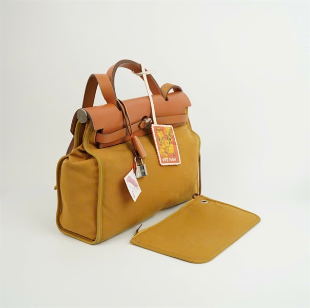 Túi Hermes vải vàng kèm pound, charm + ố và chìa có lót form đen KG+