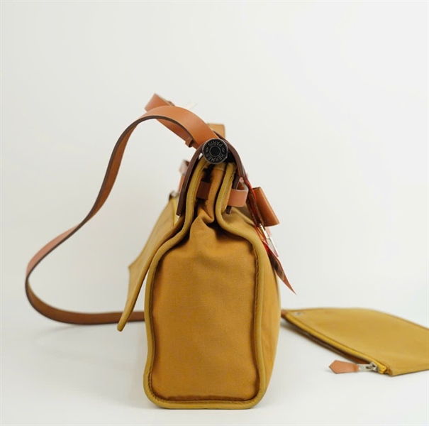 Túi Hermes vải vàng kèm pound, charm + ố và chìa có lót form đen KG+