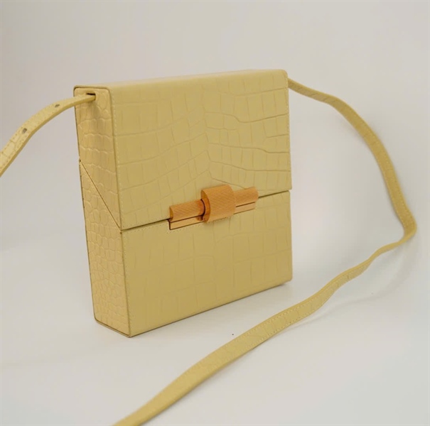 Túi Bottega box vàng nhạt size 18 KG+