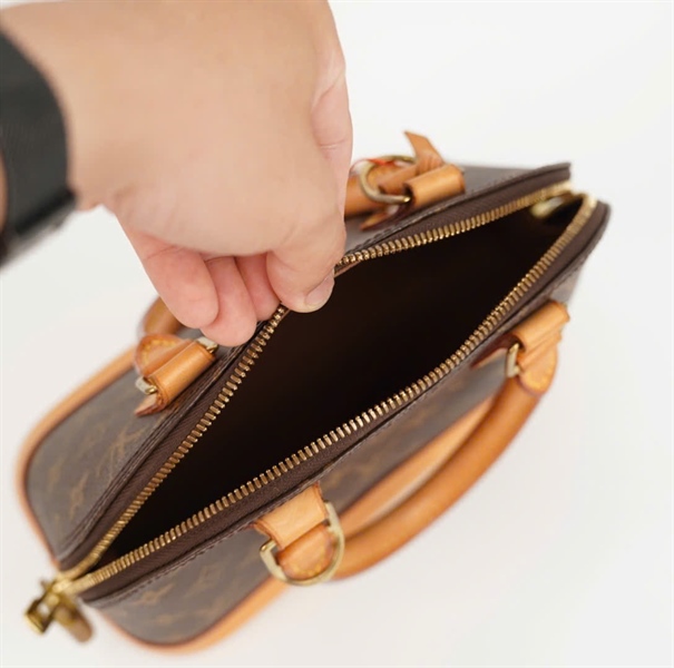 Túi LV Alma hoa nâu viền vàng có ổ + chìa (AA3196) sz 22 +