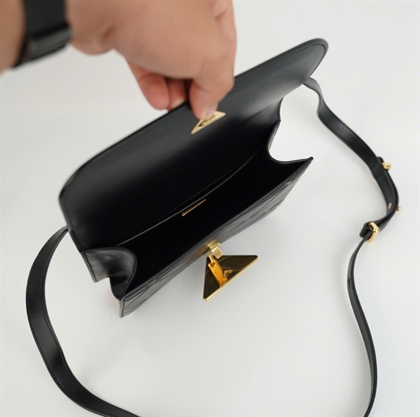 Túi Prada màu đen sz 21 +