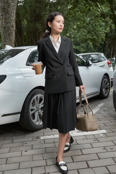 Madelen Blazer Dài Tay - Đen