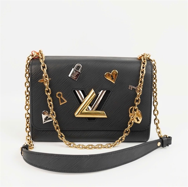 Túi LV Twist vân đen đính charm sz 23 +