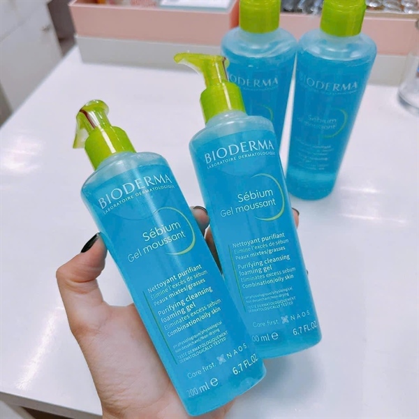 Sửa rửa mặt Bioderma da dầu mụn xanh dương 200ml