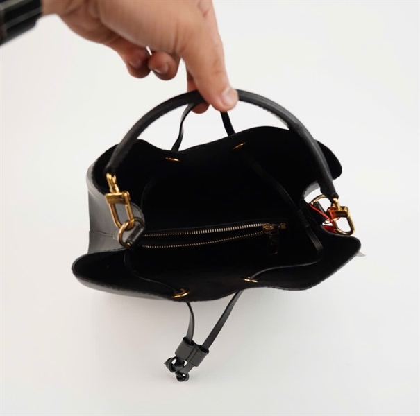 Túi LV Bucket màu đen đính charm 2 strap sz25 +