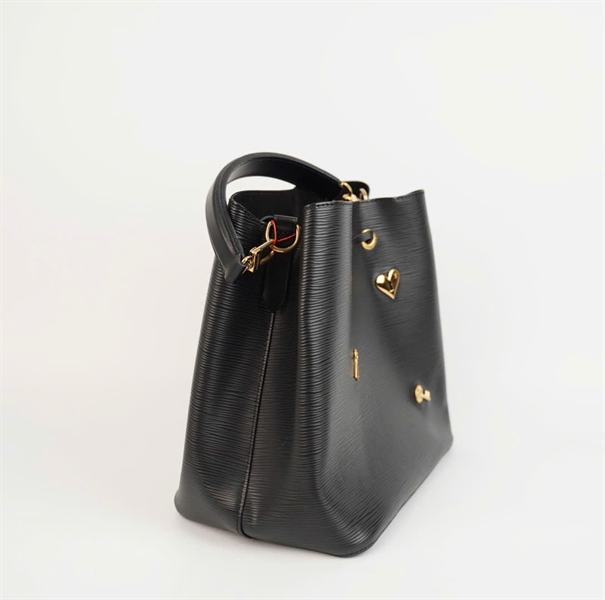 Túi LV Bucket màu đen đính charm 2 strap sz25 +
