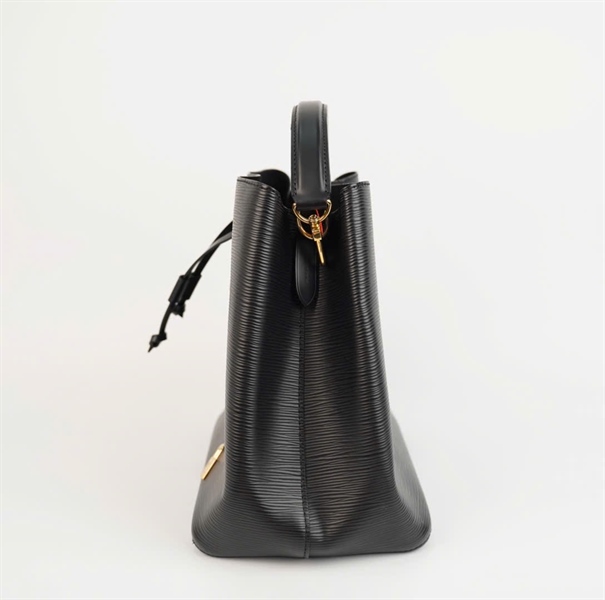 Túi LV Bucket màu đen đính charm 2 strap sz25 +