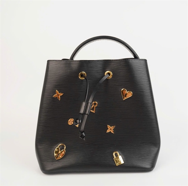 Túi LV Bucket màu đen đính charm 2 strap sz25 +