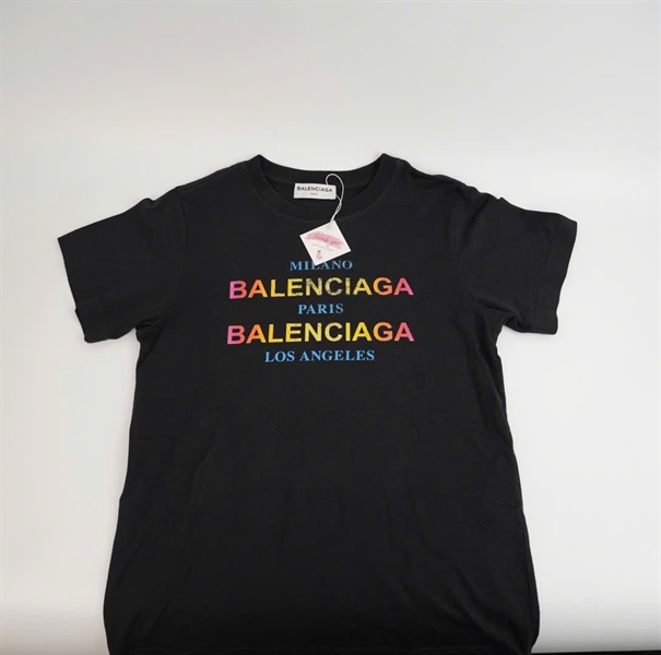 Áo thun Balenciaga đen chữ màu (BQ) KG+