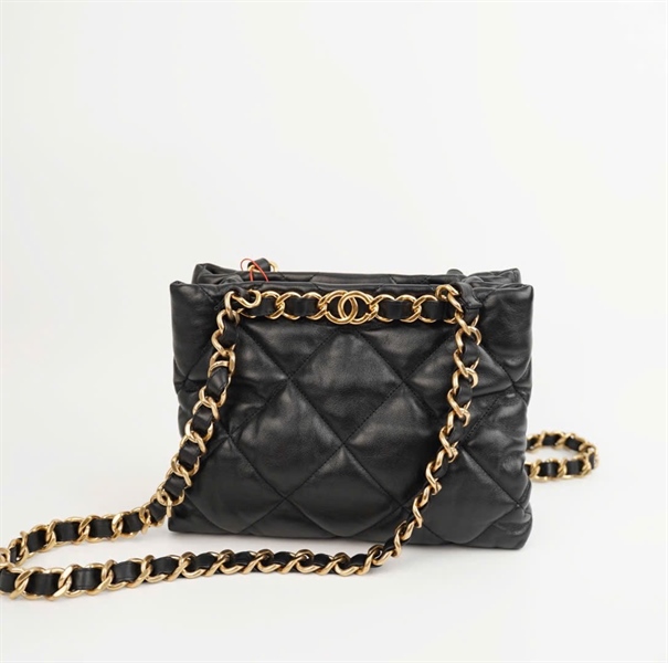 Túi Chanel (code AAP7 JNHG) màu đen size 24 KG+