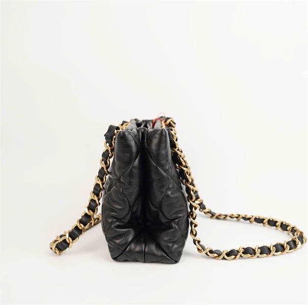 Túi Chanel (code AAP7 JNHG) màu đen size 24 KG+