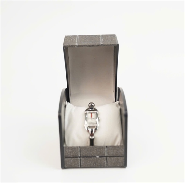 Đồng hồ GG mặt vuông đính đá quai trúc bạc (10590833) +