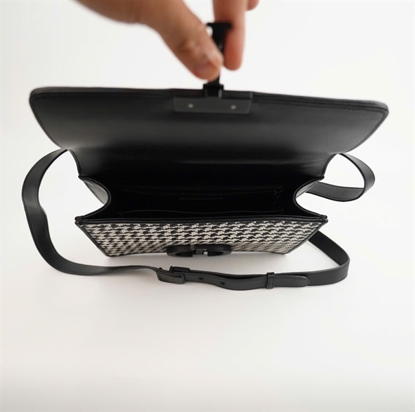 Túi Dior trắng đen đan chéo size 24 KG+