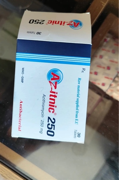 Kháng sinh Azitnic 250mg 30v