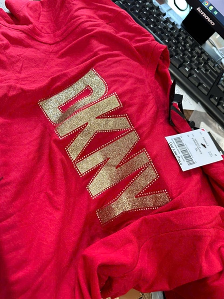 ÁO THUN DKNY ĐỎ SIZE XL