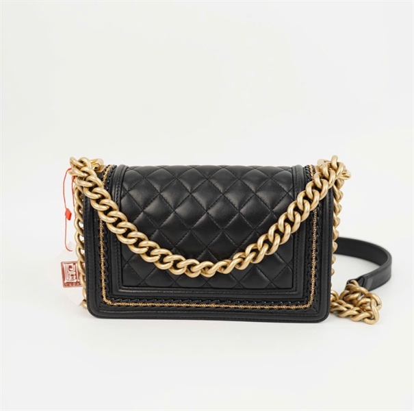 Túi Chanel boy đen viền vàng (23768362) size 20 (BMC) +