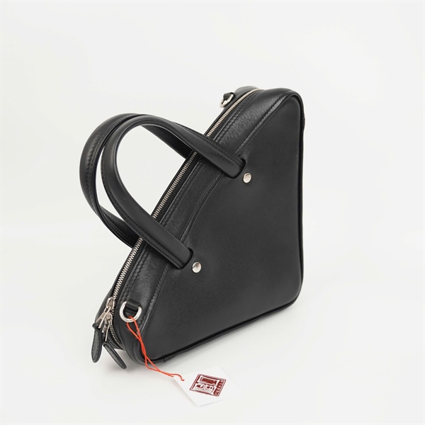 Túi Balenciaga Triangle đen lòng vàng tam giác size20 (BMC) +