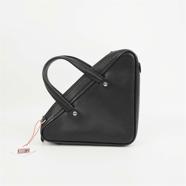 Túi Balenciaga Triangle đen lòng vàng tam giác size20 (BMC) +