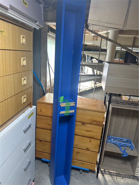 Kệ gỗ cao nhiều ngăn xanh