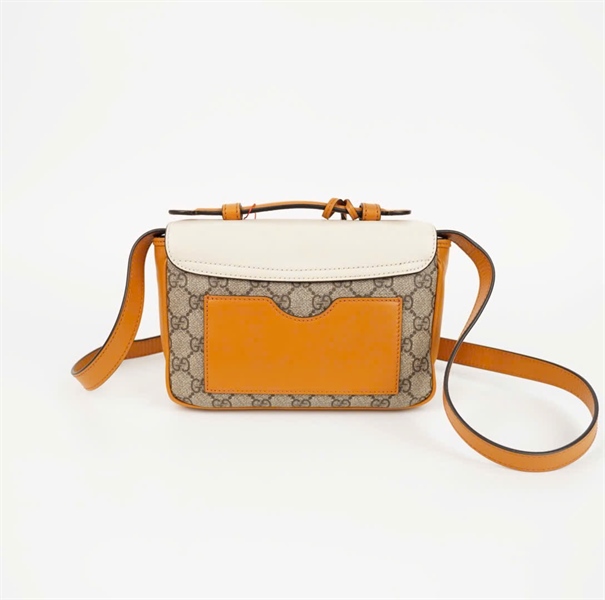 Túi GG Padlock nắp trắng nền xám viền vàng size 20 (Manly) KG+