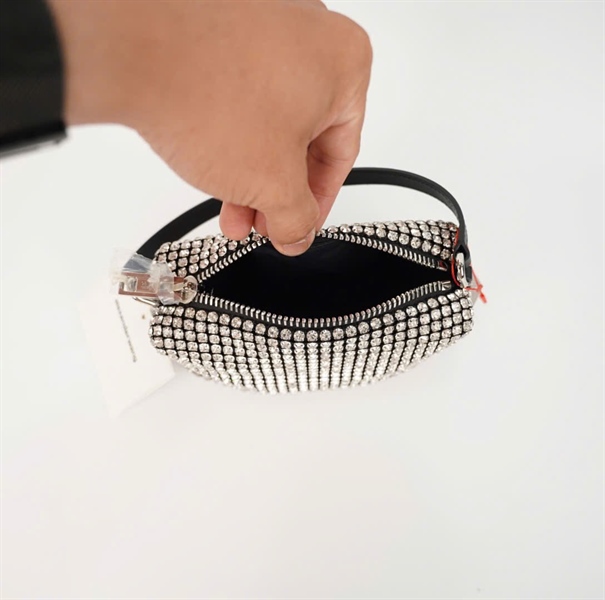 Túi Alexander Wang đen lấp lánh size 17 (Manly) KG+