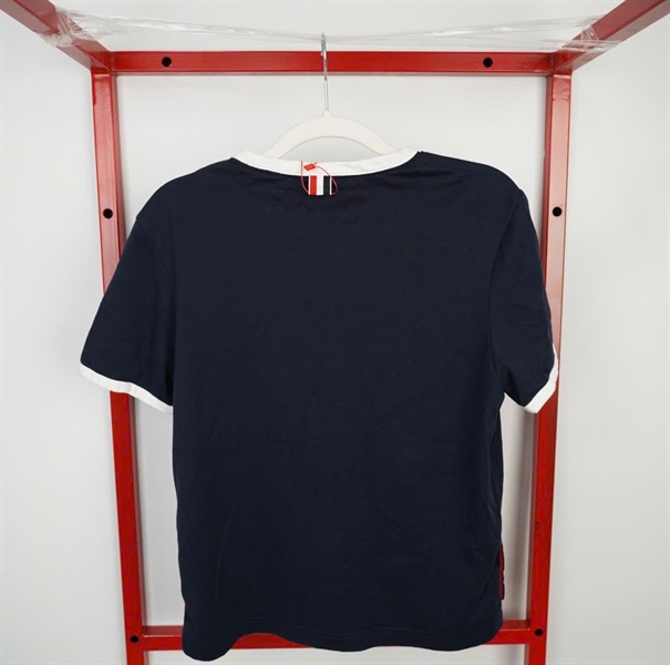 Áo thun Thom Browne xanh đen viền trắng KG +