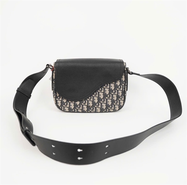 Túi Dior đeo chéo màu xám nắp đen (1-B0-0241) sz22 KG+