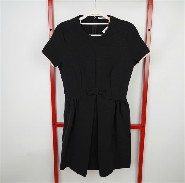 Váy Miu Miu đen đính nơ tay viền trắng KG +